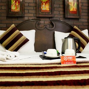 Oyo Premium Rajouri Garden Janta Market